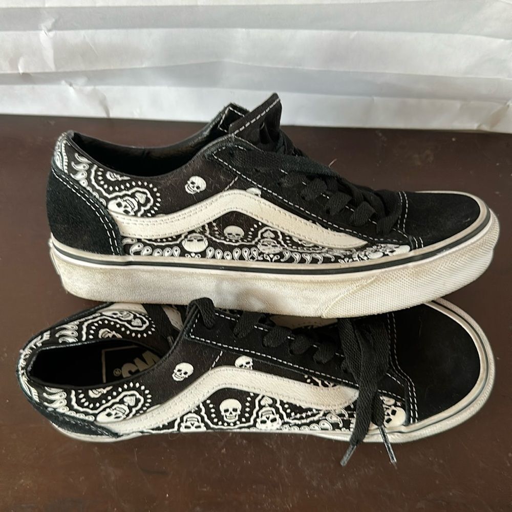 Van's Black White Skull Skater Shoes Size 4.5 Youth Sneakers